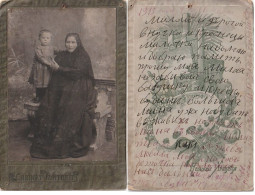 Photo Cabinet Portrait On Passepartout.  Women In A Lace Scarf With A Child - Personnes Anonymes