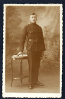 Carte-photo. Soldat Belge, Pettes De Col Avec Insigne Grenade. Photo H. Nédée, Seraing. - Regiments