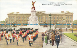 R630255 London. Victoria Memorial. Buckingham Palace And Guards. Valentine. Vale - Autres & Non Classés