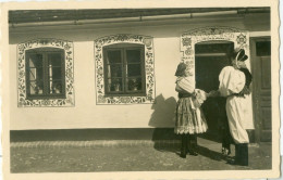 České Národni Kroje (Czech National Costumes); Moravské Kroje. Uh. Ostroh - Not Circulated. - Tchéquie