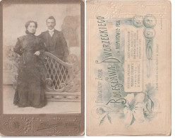 Photo Cabinet Portrait On Passepartout. Man And Woman. Nemirov - Personnes Anonymes