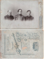Photo Cabinet Portrait On Passepartout. Family. Vologda - Personnes Anonymes
