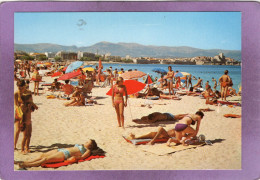 06 ANTIBES La Plage De LA SALIS Au Fond La Vielle Ville - Autres & Non Classés