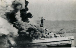 Desastre Naval Francais Mers El Kebir WWII Le Bretagne En Feu Ancienne Photo 1940 #2 - Guerre, Militaire
