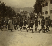 Quelque Part En Autriche? Ville Animation Parade Ancienne Photo 1900 - Lieux