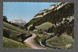 CPSM Dentelée - 38 - Route De Grenoble à Villard-de-Lans - Les Gorges D'Engins Et, Au Fond, La Chartreuse - 1963 - Other & Unclassified