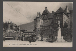 CPA - 38 - Vizille - Le Château Et La Place - Non Circulée - Vizille