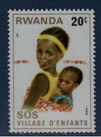 Rwanda, **, Yv 984, Mi 1103, SG 1033, Enfant Portant Un Enfant, SOS Village D'Enfants, - Altri & Non Classificati