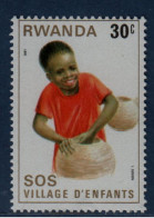 Rwanda, **, Yv 985, Mi 1104, SG 1034, Enfant Travaillant Une Poterie, SOS Village D'Enfants, - Altri & Non Classificati