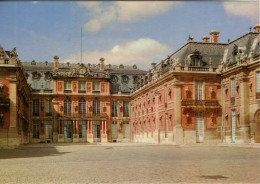 VERSAILLES - Le Château. La Cour De Marbre - Versailles (Schloß)