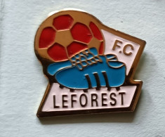 Pin's Football  F.C LEFOREST  Pas-de-Calais - Calcio