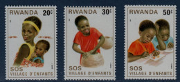 Rwanda, **, Yv 984, 985, Mi 1103, 1104, Enfant Portant Un Enfant, Travaille Sur Une Poterie, Alphabétisation, - Sonstige & Ohne Zuordnung