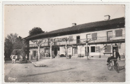79 DEPT 71 : édit. Cim : Varennes Saint Sauveur Place Du Marché , Hôtel Du Commerce - Other & Unclassified