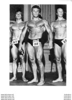 PHOTO  HOMMES EN MAILLOT DE BAIN CULTURISTE CULTURISME CONCOURS  13 X 10 CM - Sporten