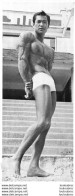 PHOTO  HOMME EN MAILLOT DE BAIN CULTURISTE CULTURISME  27 X 11 CM - Sporten