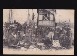 Boulogne-sur-Mer - Le Quai à L'arrivée D'un Bateau De Pêche - Postkaart - Boulogne Sur Mer