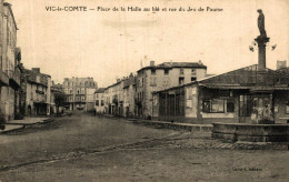 VIC LE COMTE PLACE DE LA HALLE AU BLE ET RUE DU JEU DE PAUME - Autres & Non Classés