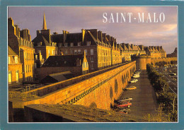 35 - Saint Malo - Les Remparts Côté Bassins - Saint Malo