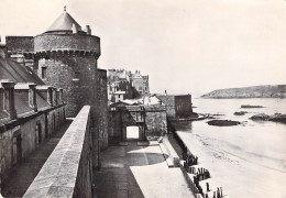 35 - Saint Malo - Les Remparts Et Le Château - La Tour "Qui Qu'en Grogne" Et Le Petit Donjon - Saint Malo