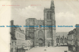 R630642 Sens. La Cathedrale Et La Place. Collection P. R. S - Monde