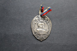 Insigne Poilu 14 18    Aux Heros SERBES  SERBIE 1916 - 1914-18