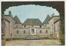88 DEPT 71 : édit. Cim : Prissé Château De Monceau La Cour D'Honneur - Sonstige & Ohne Zuordnung