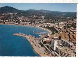 83. SAINTE MAXIME . CPSM. VUE AERIENNE SUR LE PORT ET LA PLAGE.. URBANISME. ARCHITECTURE. - Sainte-Maxime