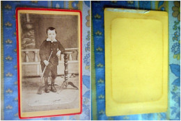 PHOTO CDV ENFANT GARCON A LA CARABINE JOUET  MODE Cabinet ANONYME A - Alte (vor 1900)