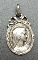 Pendentif Médaille Religieuse Argent 800 Début XXe "Sainte Marie" Graveur: Dropsy - Religious Medal - Godsdienst & Esoterisme