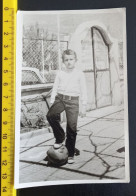 #21  Anonymous Persons - Enfant Child Boy Garcon With A Ball With The Image Of Mickey Mouse - Personnes Anonymes