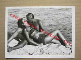 Couple In Swimsuits On The Beach - Lokrum, Croatia ( 1952 ) - Personnes Anonymes