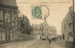 CABOURG - Avenue Des Dunettes Et Hôtel De Ville - Animé - Cabourg