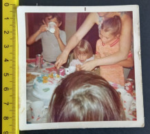 #21  Anonymous Persons - Enfant Child Girl Fille With Birthday Cake - Personnes Anonymes