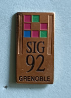 Pin's SIG 92 GRENOBLE Système D'Information Géographique - Andere & Zonder Classificatie