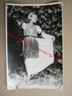 Yugoslavia - Girl In Traditional Costume ... - Anonieme Personen