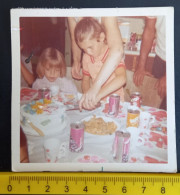 #21  Anonymous Persons - Enfant Child Girl Fille With Birthday Cake - Anonymous Persons