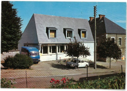 CP MONTSAUCHE - La Poste - Collection Dussert , Montsauche - ( Renault R8 - Camion SAVIEM ) - Montsauche Les Settons