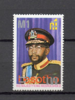 LESOTHO  N° 433 VARIETE DOUBLE SURCHARGE DONT UNE RENVERSEE  NEUF SANS CHARNIERE COTE ? €  ROI MOSHOESHOE II - Lesotho (1966-...)