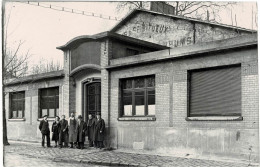 Photo Etablissement / Distillerie Vins & Spiritueux, Rhums - Enseigne KEENE (peut-être Famille Goyard à AY Dans Le 51 ?) - Geïdentificeerde Personen