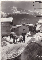 73. AUSSOIS . CPA. LE TRAVAIL EN HIVER.  DENEIGEMENT AVEC TRAINEAU . ANNEE 1968 +TEXTE - Sonstige & Ohne Zuordnung