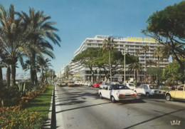 NICE, L HOTEL MERIDIEN ET LE CASINO, VOITURES ANNEE 60 COULEUR  REF 16817 - Cafés, Hotels, Restaurants