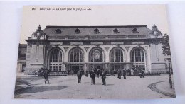 Carte Postale Ancienne ( AA10 ) De Troyes , La Gare - Troyes