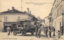 CPA 52 DOULEVANT LE CHATEAU LA PLACE ARRIVEE DE L'AUTOBUS  Très Belle ! - Doulevant-le-Château