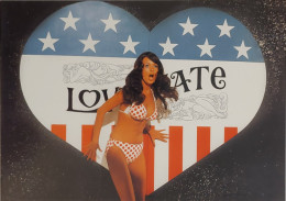 Carte Postale (Tower Records) Do You Remember TV (Pin-up Devant Un Drapeau Américain) - Pubblicitari