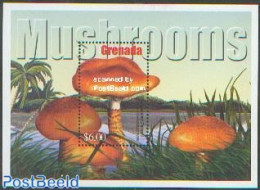 Grenada 2002 Mushrooms S/s /sharp Scaled Parasol, Mint NH, Nature - Mushrooms - Mushrooms