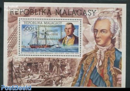 Madagascar 1976 US Bicentenary S/s With Golden Overprint, Mint NH, History - Transport - US Bicentenary - Ships And Bo.. - Bateaux