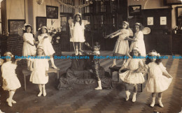 R154471 Old Postcard. Girls Theatre Performance - Monde