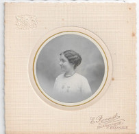 Une Femme  - Photo E.Renaut - FIVES-LILLE - Frauen