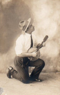 4V5Hy   Photo Canada Musique Musicien Au Chapeau Jouant De La Mandoline Sérénade? - Musik Und Musikanten