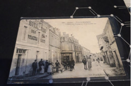 Carte  Postale N1681 SAINTE-HERMINE L Hôtel  Des Voyageurs Et La Grande Rue - Sainte Hermine